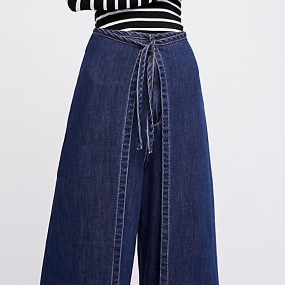 🆕Free People Apron Cropped Jean - Picture 3 of 6